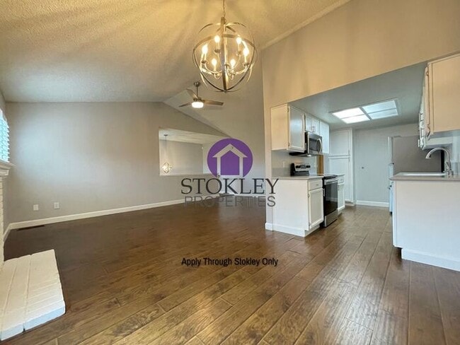 Photo - 461 Camelback Rd