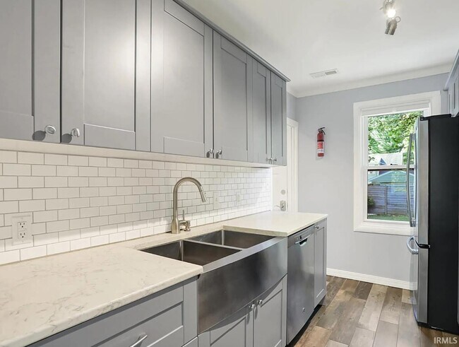 Photo - 1604 E University St