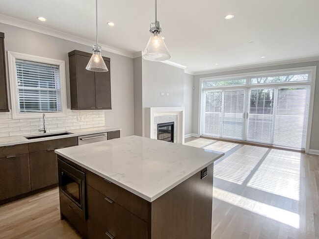 Photo - 3347 N Kenmore Ave Unidad 3S