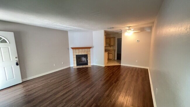 Spacious 1 BR 1 BA Available in July!