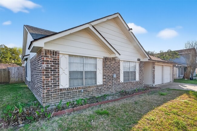 Photo - 15811 Pfeiffer Dr