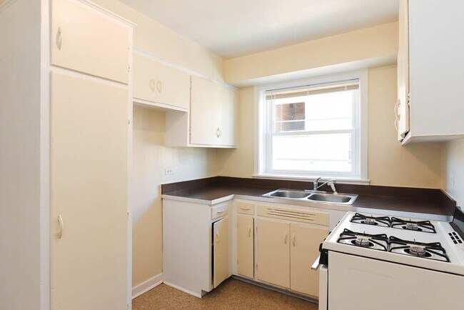 Photo - 2723 W Berwyn Ave Unidad 3