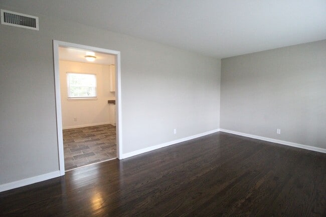 Photo - 3 Bedroom 1 Bath Home In Overland Park