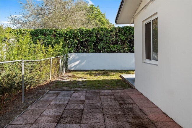 Photo - 10525 SW 77th Ct Unidad 10525