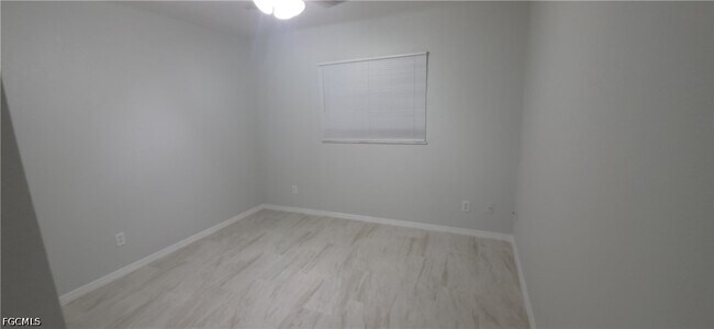 Photo - 1144 Essex St E