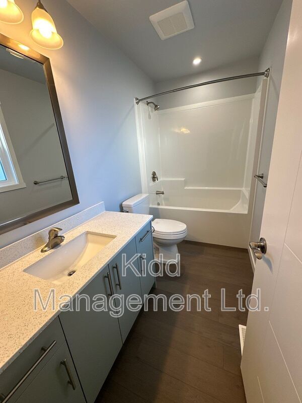 Photo - 6936 Langer Crescent