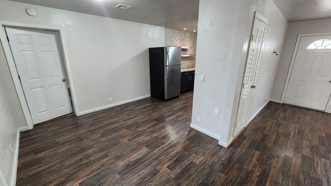 Photo - 119 W Clegern Ave