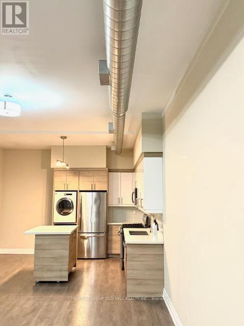 Photo - 259 Gerrard St E