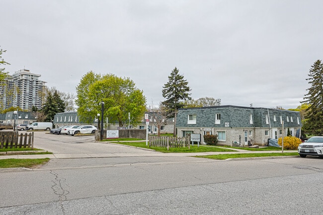 Building Photo - Winding Trail Townhomes
