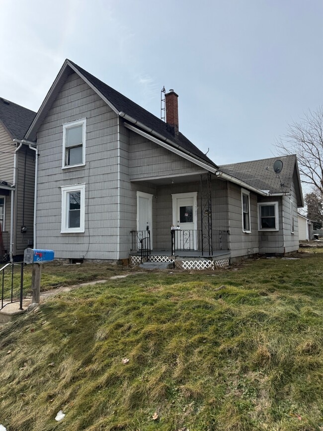 Photo - 1507 Stark Ave SW