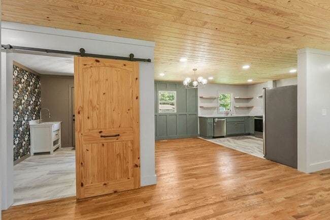 Photo - 614 Holland Ct SW