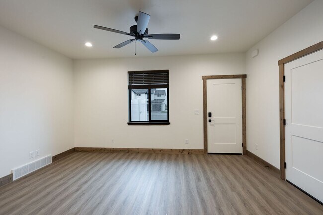 Photo - K215LI Unit ADU