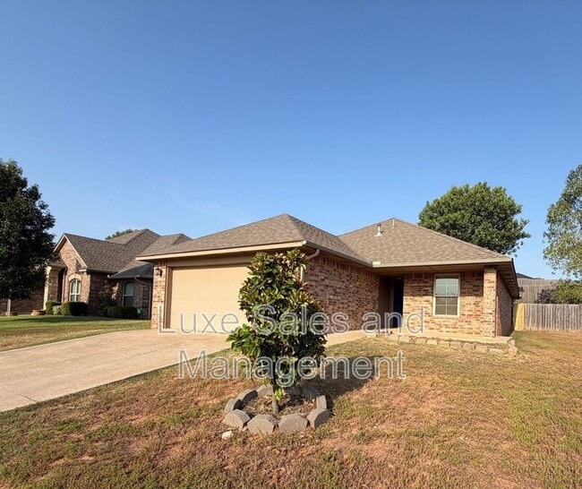 Building Photo - 2225 Mill Creek Way