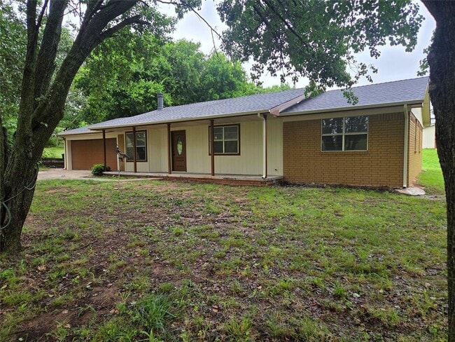 Building Photo - 2707 W Royal Oaks Rd