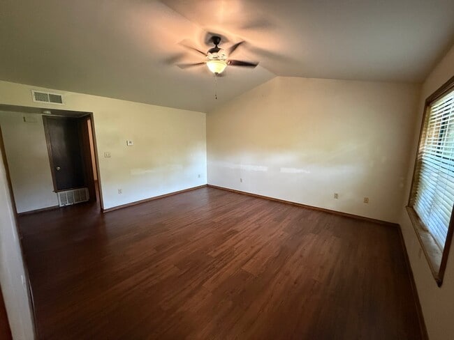 Photo - 2632 W C St