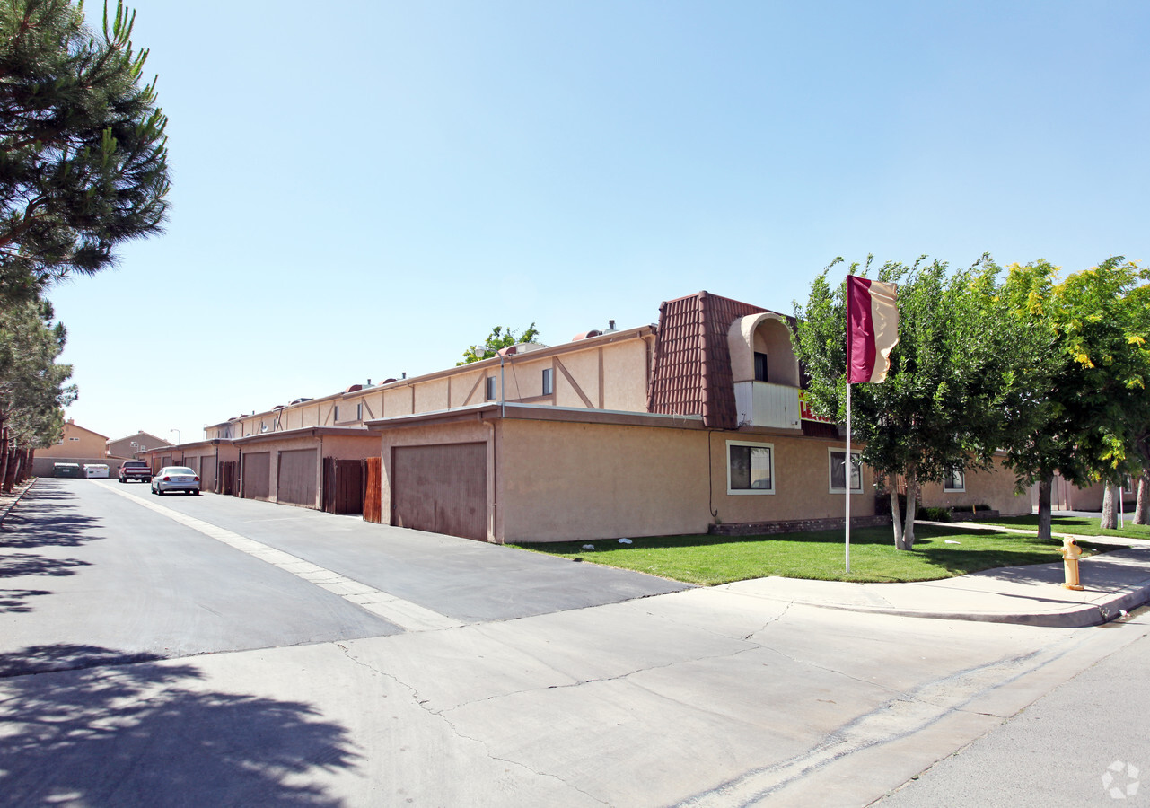 Somerset Townhomes - Somerset Townhomes