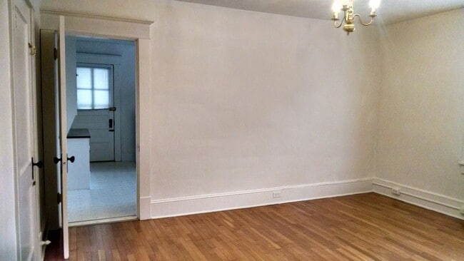 Photo - 21 N Braddock St