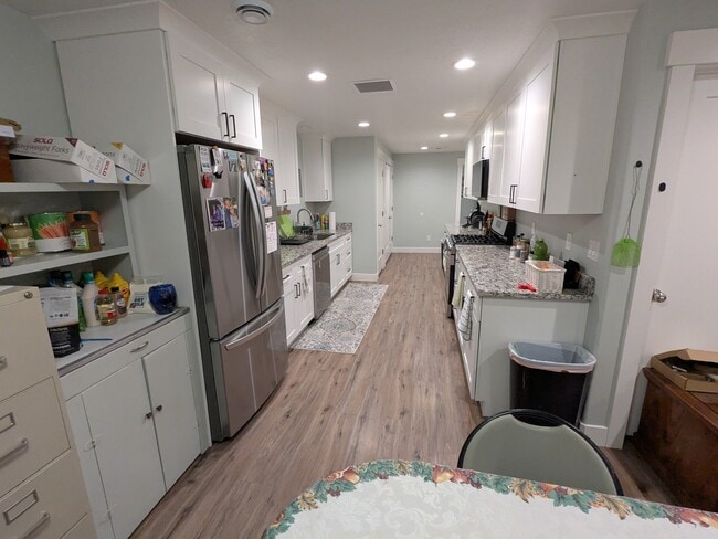 Photo - 613 E 8800 S