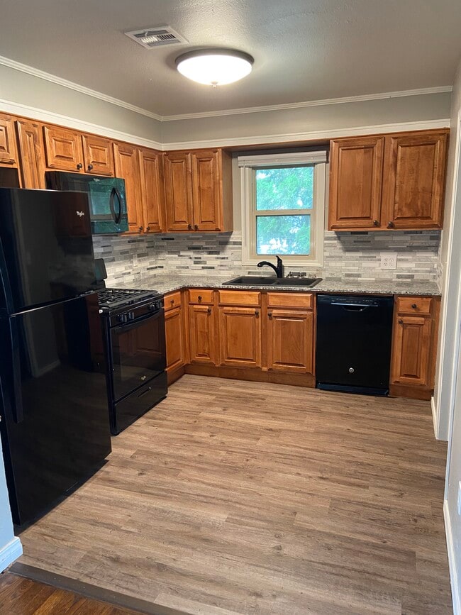 Photo - 428 W Johnson St