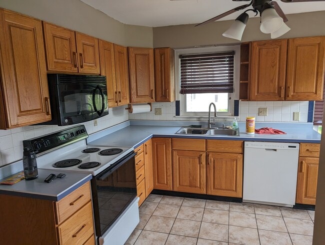 Kitchen - 205 E Madison St