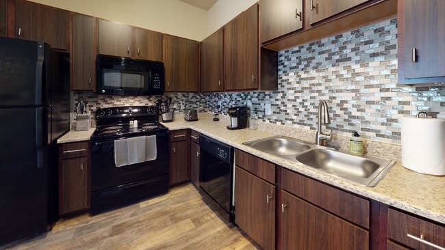 Building Photo - Republic Deer Creek