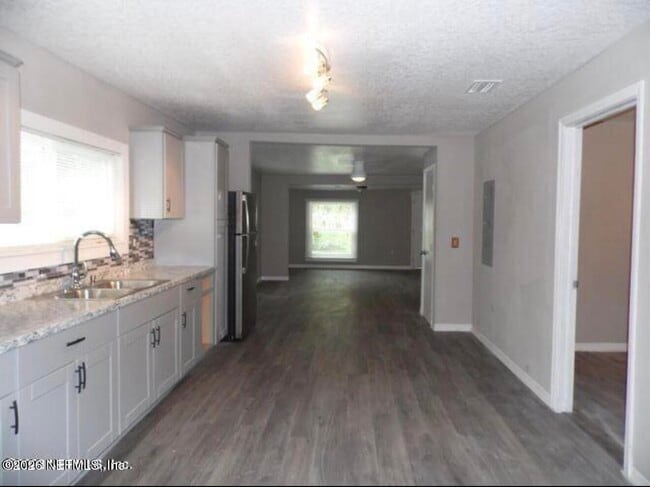 Photo - 8140 Mariner St