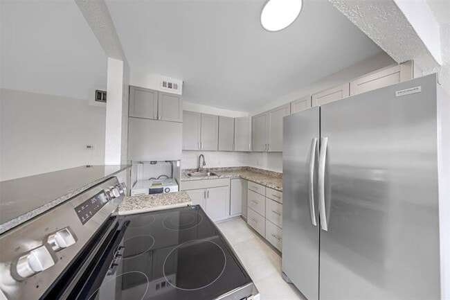 Photo - 20 NW 7th Ave