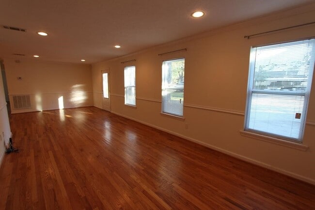 Photo - 6534 Sivley St