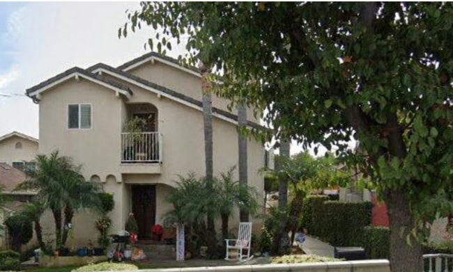 1738 - 1738 Apartment Unit 1037