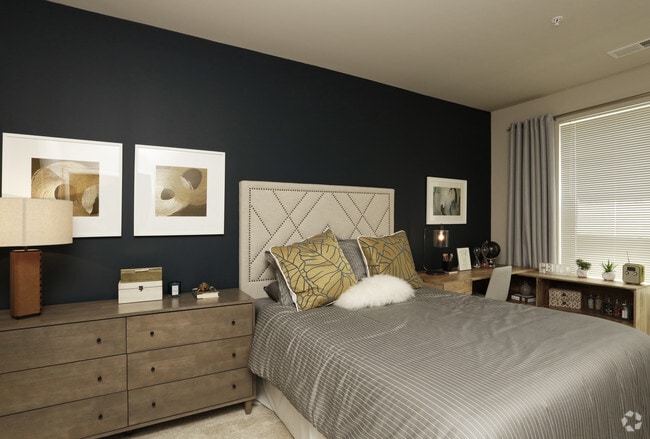 1BR, 1BA - 783 SF