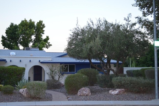 Building Photo - 1501 E Fairfield St