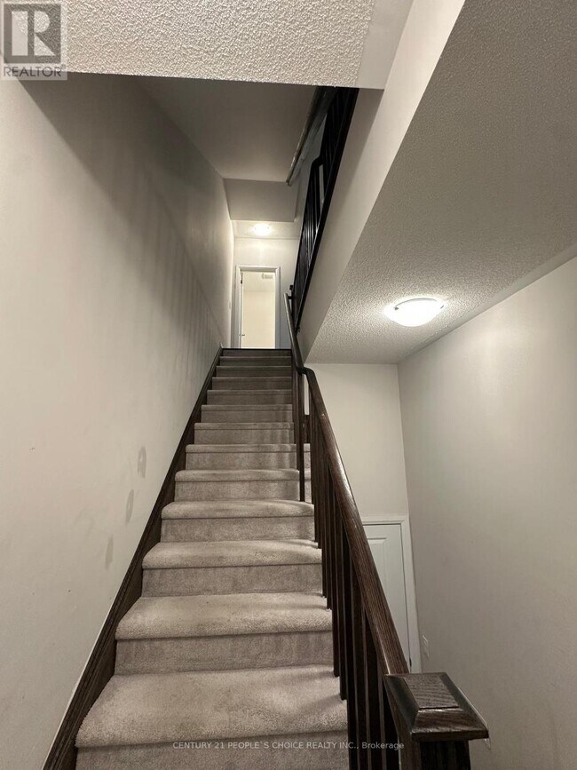 Photo - 585 Colborne St E