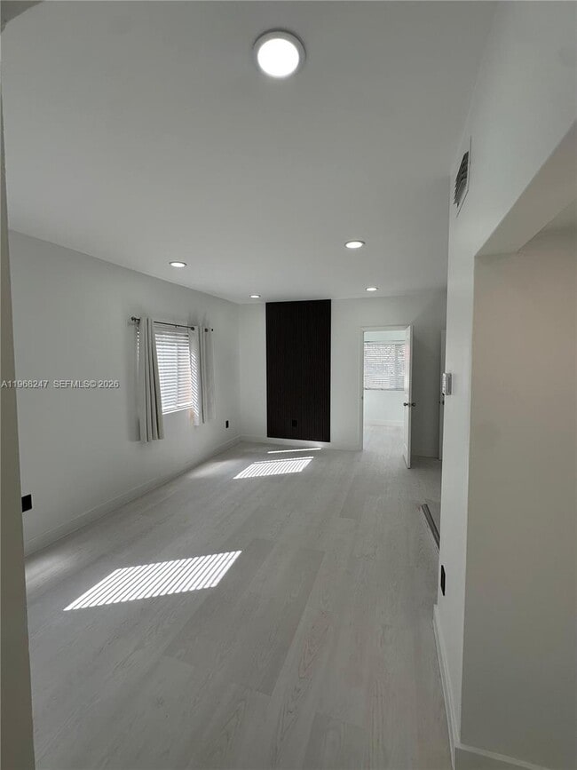 Photo - 109 NW 6th Ave Unit 5