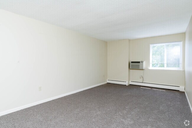 2BR, 1BA - 900SF - Primary Bedroom