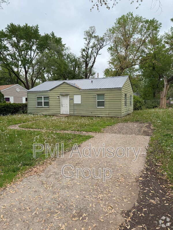 Building Photo - 3368 SE Girard St Rental