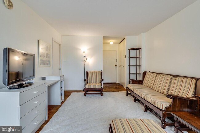 Photo - 2201 L St NW