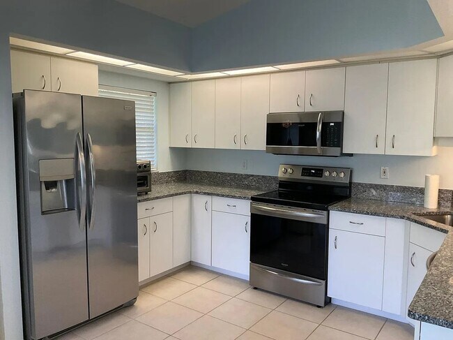Photo - 819 Montrose Dr Unit 202