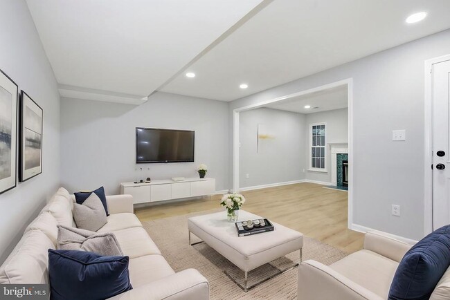 Photo - 20411 Doncaster Terrace