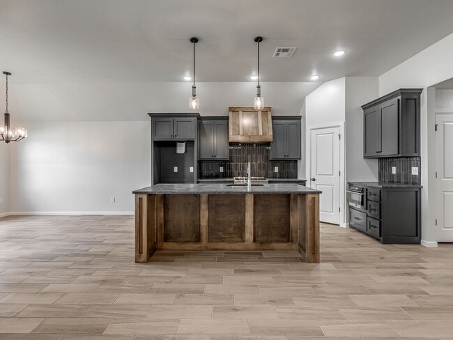 Photo - New Home In Yukon!