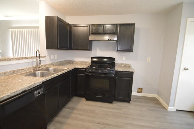 Photo - 5214 Beaverhill Dr House