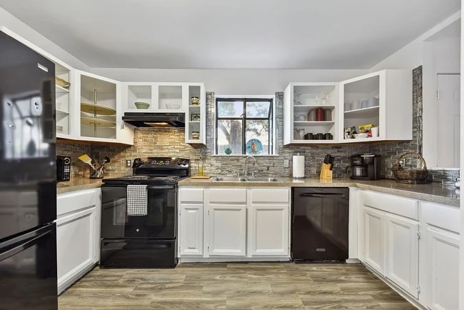 Photo - 512 10th Ave S