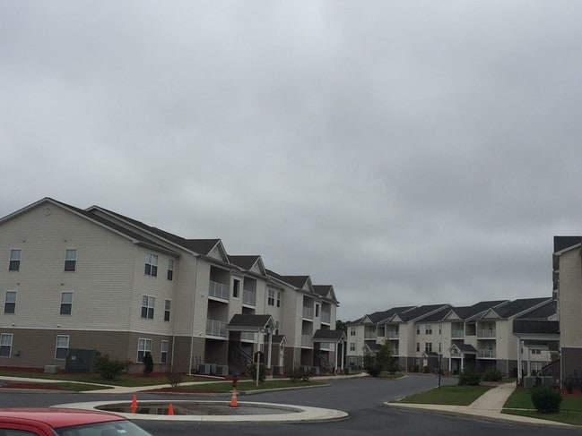 Community - County Seat Apartments, LLC.