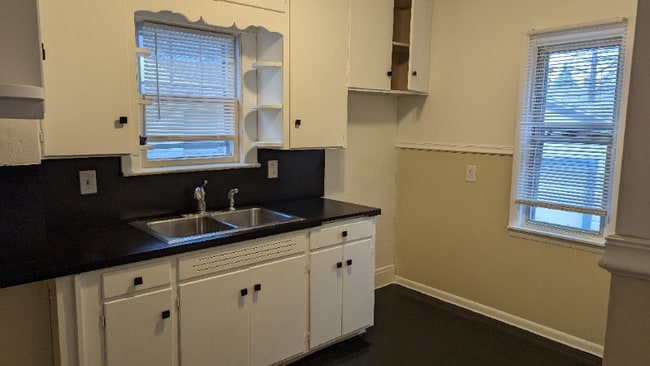 Photo - 2312 Avon St