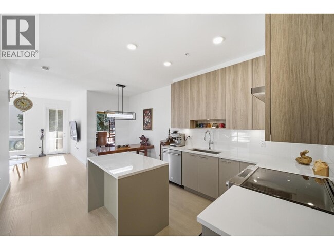 Photo - 7588 16th St