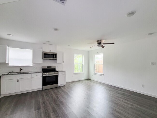 Photo - 8122 Sterlingshire St