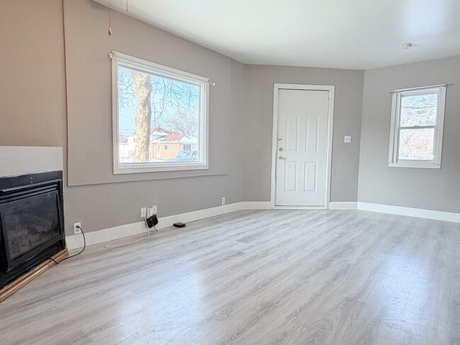 Building Photo - 904 Pierre Ave Unit 904 Pierre Avenue