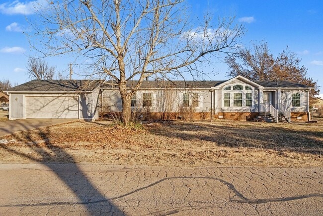 Building Photo - 3-Bed Home with Fireplace, Fenced Yard & Flexible Living Space