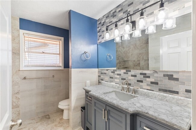 Photo - 209 Helena St