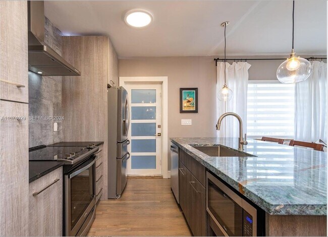 Photo - 3721 NE 170th St Unidad 4