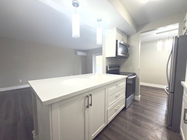 Photo - OLD South!  2 Bedroom * Renovated * Parking * Insuite Storage * AVAIL NOW Unit 105